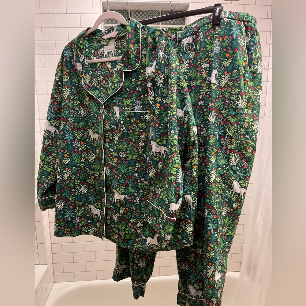 Like new Printfresh long pj set in 4x